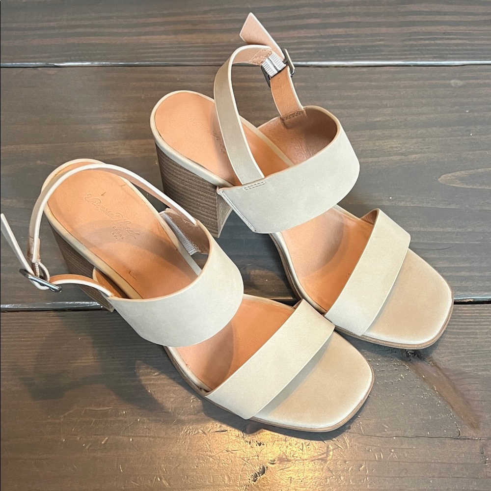 Universal Thread Neutral Women's Sandals